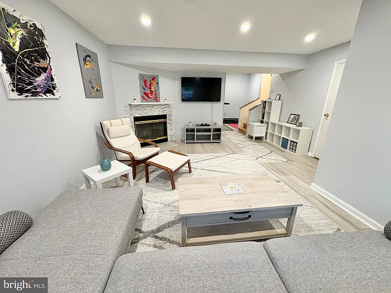 9710 Lakepointe Dr — Photo 5