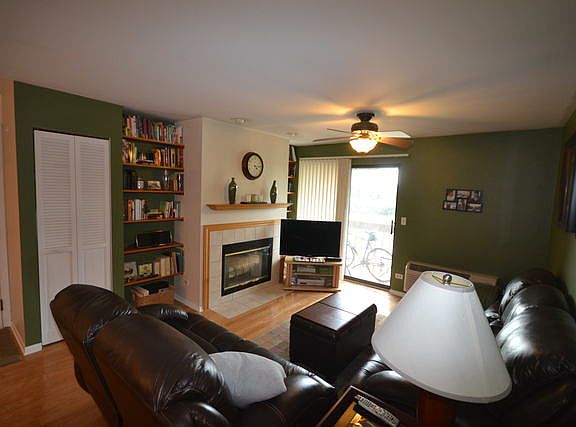 3rd image of 980 N Lakeside Dr APT 3B