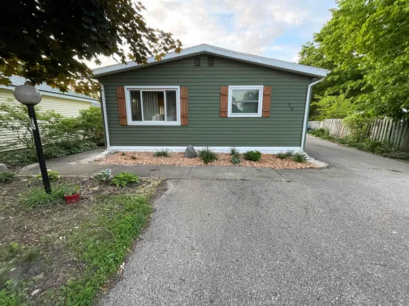 75 Falling Creek Cir #75, Janesville, WI 53548