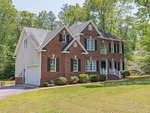 3rd image of 5417 White Oak Cir
