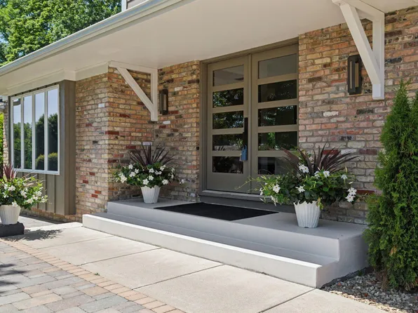 7000 Lanham Ln, Edina, MN 55439