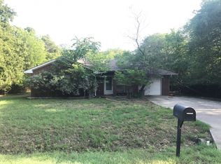 1113 Poe St, Azle, TX 76020