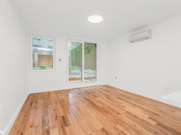 205 Cabrini Boulevard image 10 of 13