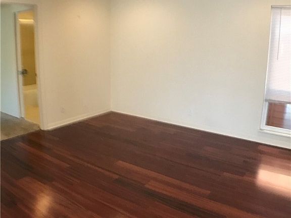 4th image of 2800 Cole St #2800206C
