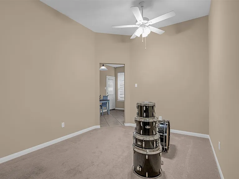 2919 Whitman Dr — Photo 7
