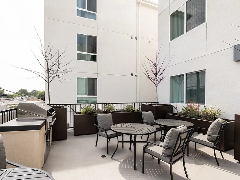 The Peake Apartments — Photo 31