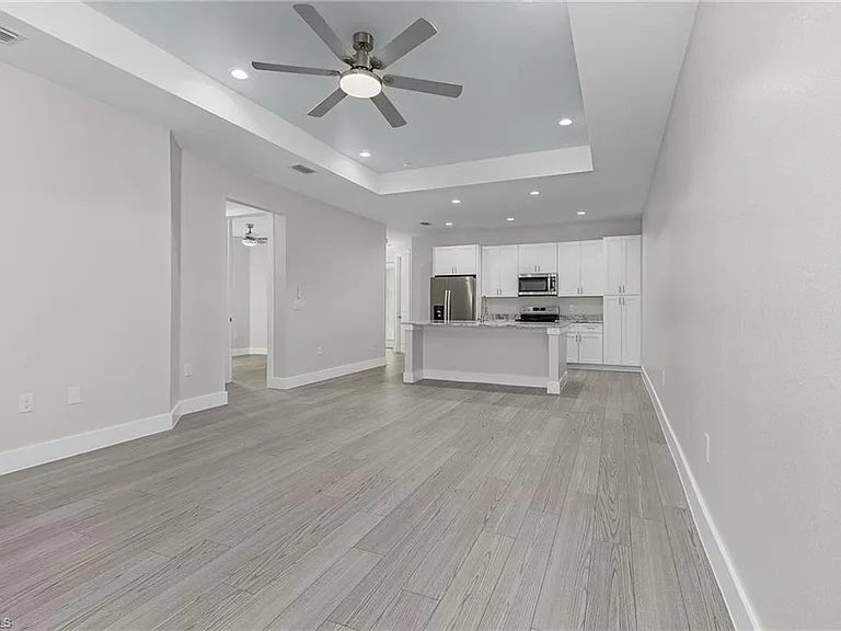 26221 Sandhill Blvd — Photo 7
