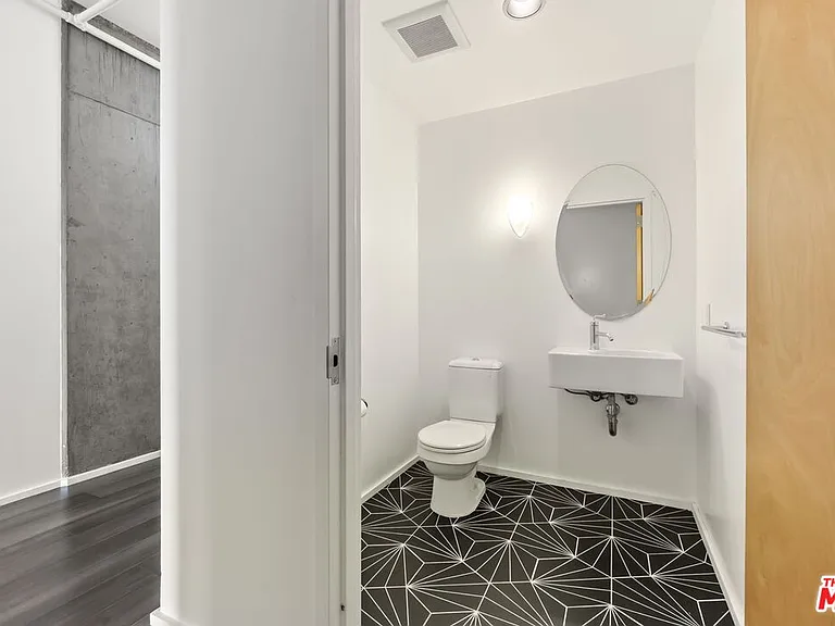 1111 S Grand Ave #716 — Photo 9