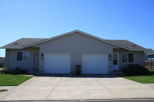 2318 SW Peggy St — Photo 1