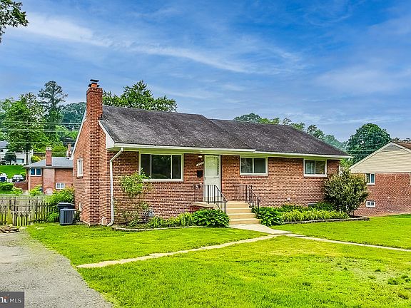 3rd image of 3720 Lockwood Ln
