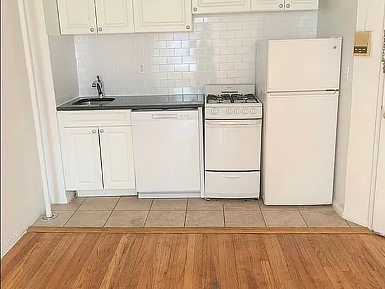 1575 3rd Ave #2B — Photo 2