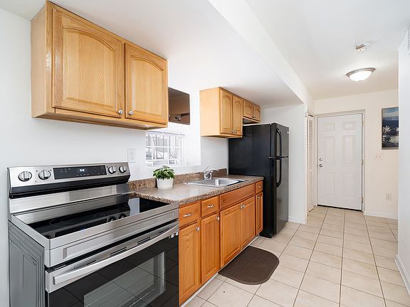 2nd image of 81 Jefferson Ave Floor 1