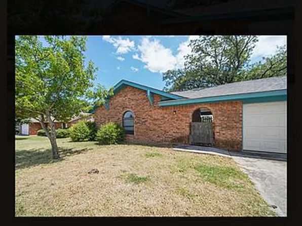 134 N 11th St, Jacksboro, TX 76458