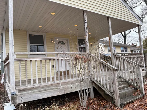 211 Anthony Ave, Toms River, NJ 08753