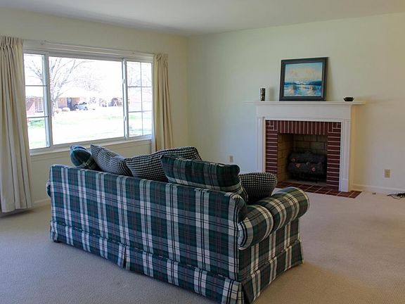 4th image of 3810 Downing Way