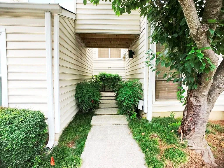693 Serramonte Dr — Photo 3