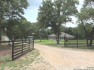 1024 Bluebonnet Ln, Adkins, TX 78101