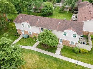 943 Kirts Blvd, Troy, MI 48084