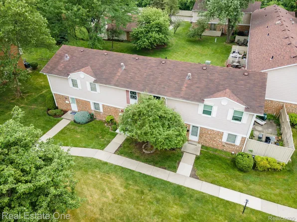 943 Kirts Blvd, Troy, MI 48084