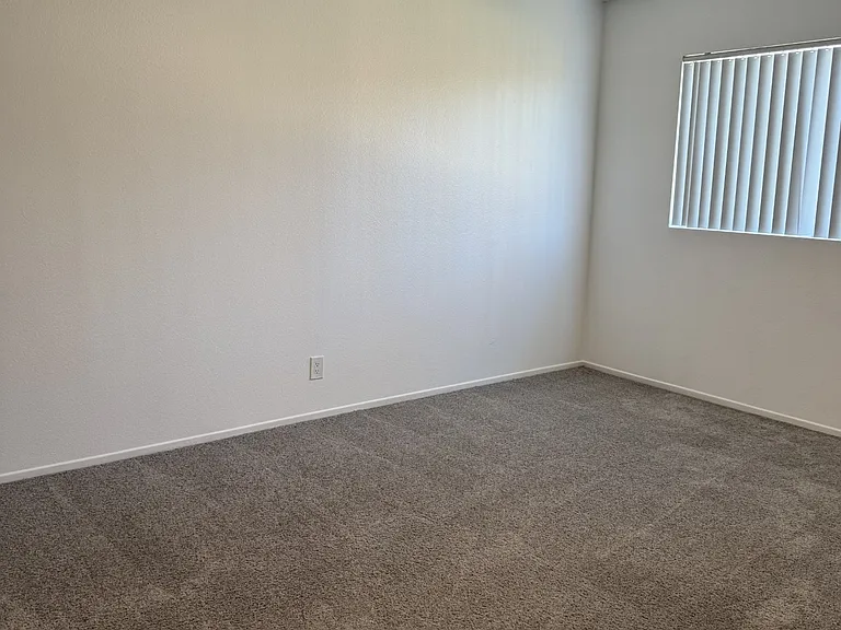 Oasis Apartments — Photo 16