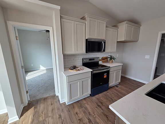 4th image of 230 Summer Ct