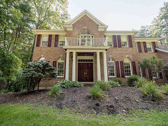 3rd image of 6 Winding Brook Dr
