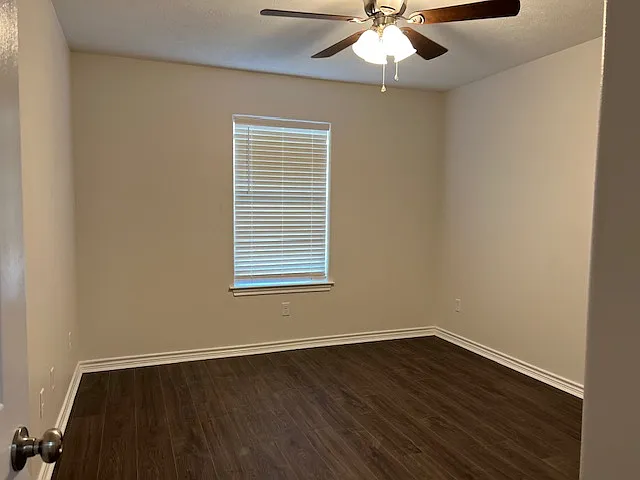 1209 N Houston Ave — Photo 5