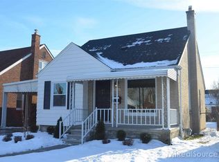 22420 Gaukler St, Saint Clair Shores, MI 48080