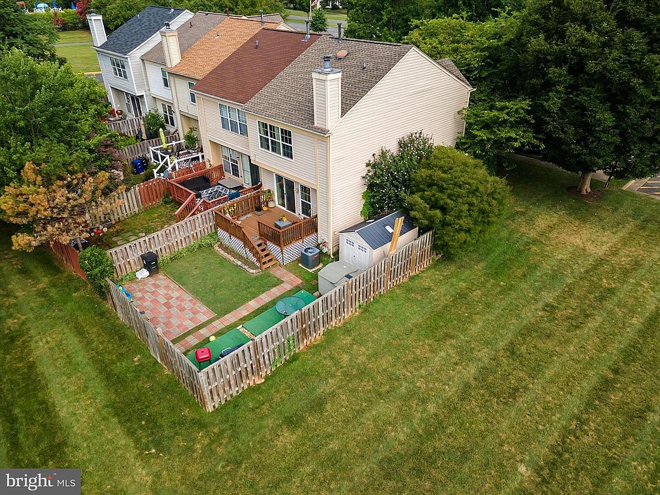 1st image of 528 Jared Sq NE