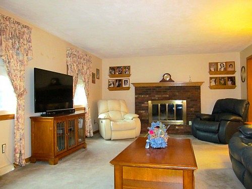 3rd image of 25 Montanari Dr