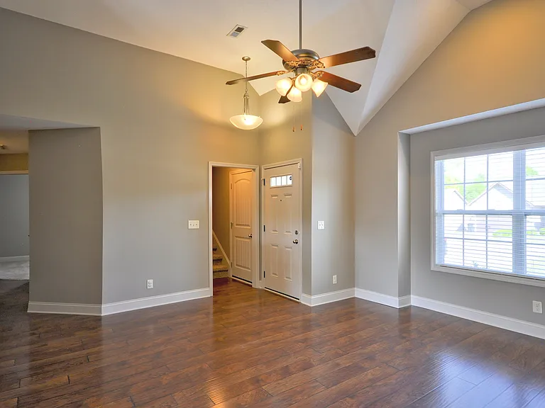 404 Leslie Wood Dr — Photo 6
