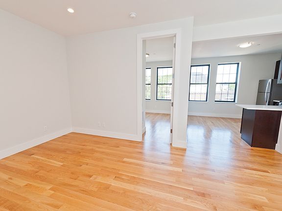 3rd image of 1221 Astoria Blvd