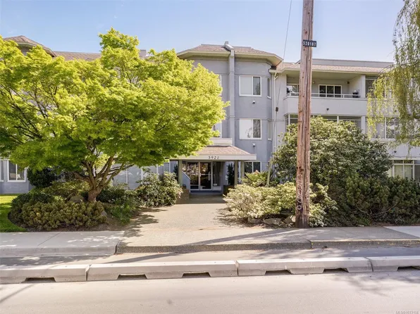3921 Shelbourne St #208, Saanich, BC V8P 4H9