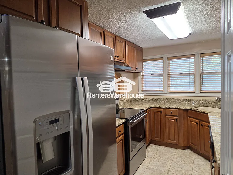 203 Ivy Green Ln — Photo 3