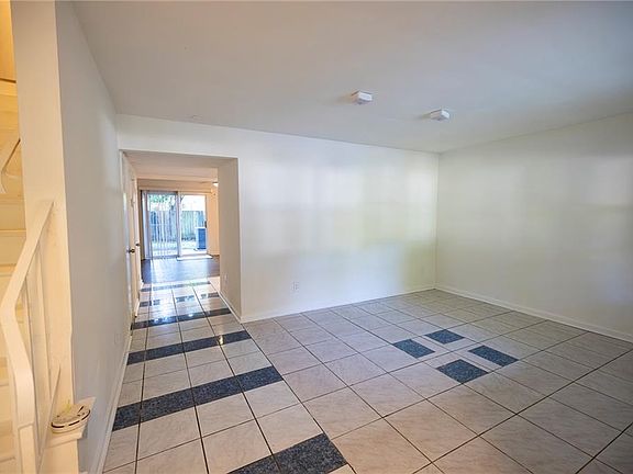 3rd image of 3355 Lakecrest Rd