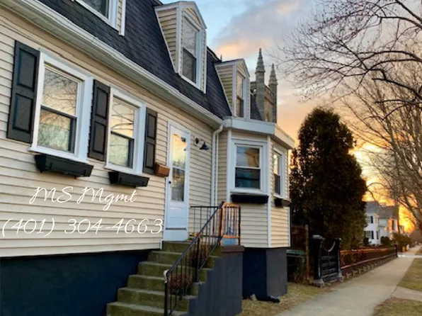 136 Bradford St APT 1R, Bristol, RI 02809