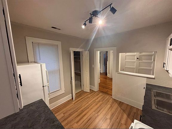 5th image of 910 N Center St #2