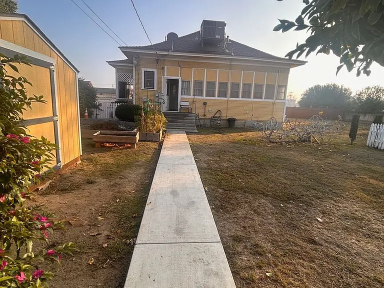 318 F St — Photo 16