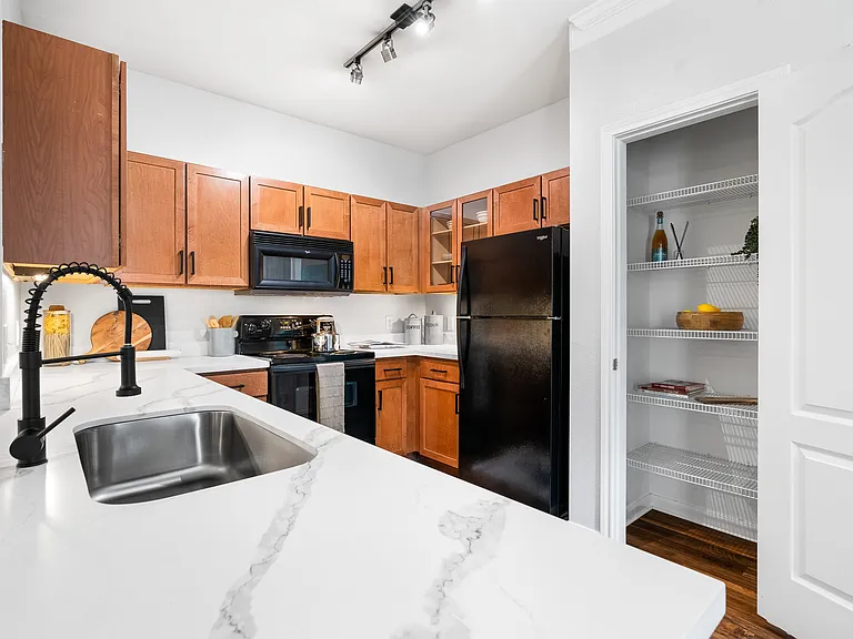 Kitchen Countertops & Pantry