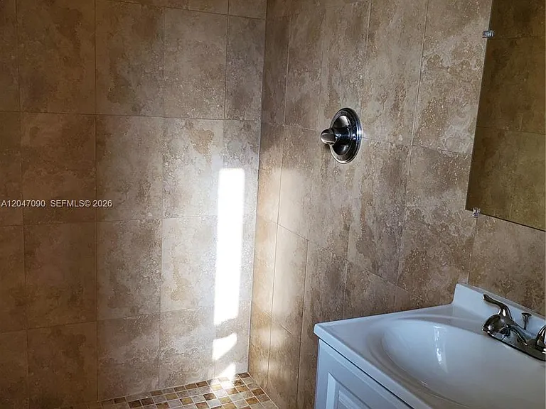 13770 NE 20th Pl #3 — Photo 5