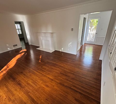 3rd image of 1914 Montana Ave #1914