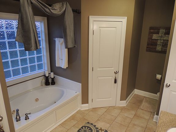 Master Bath Jetted Tub