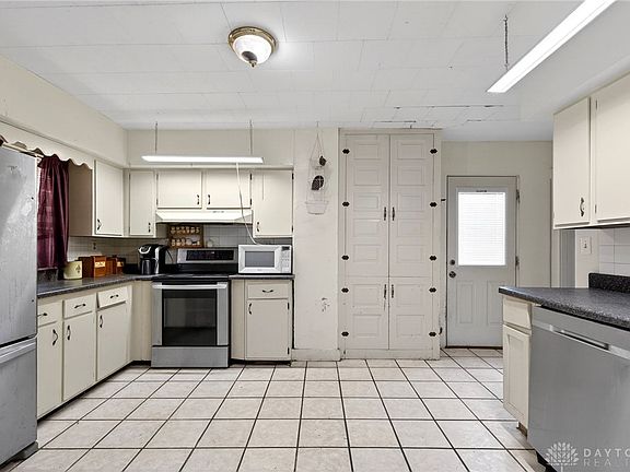 3rd image of 1682 Edwards Ave