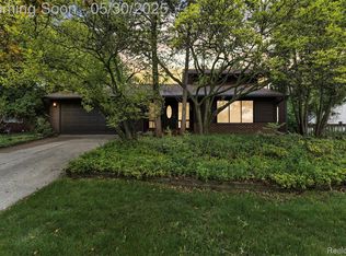 5772 Perrytown Dr, West Bloomfield, MI
