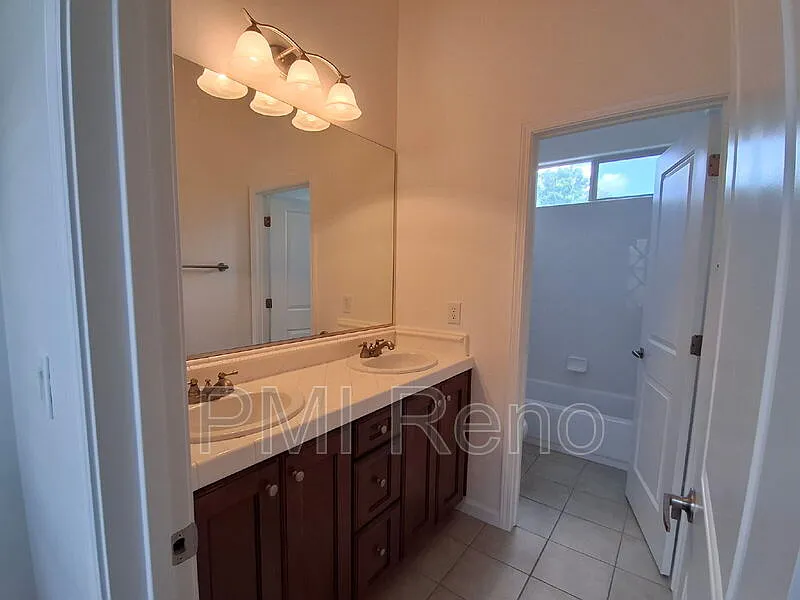 4 bed, 3.0 bath, 2922 sqft, $3,318 — Photo 3