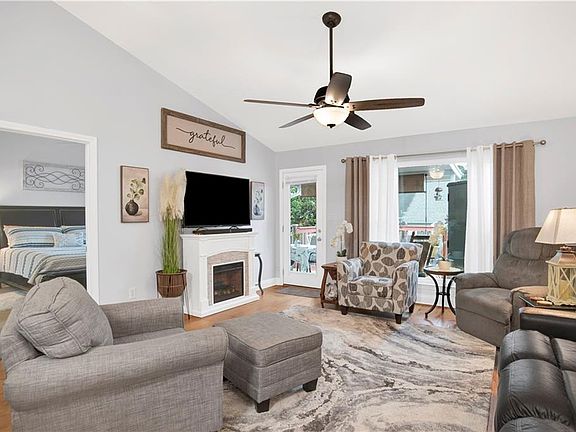 5th image of 643 Spring Lake Ct