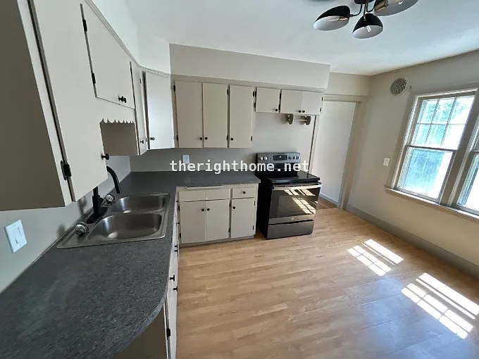 2886 Martin Ave — Photo 6