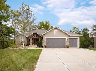 6755 NW Meyers Cir, Parkville, MO 64152