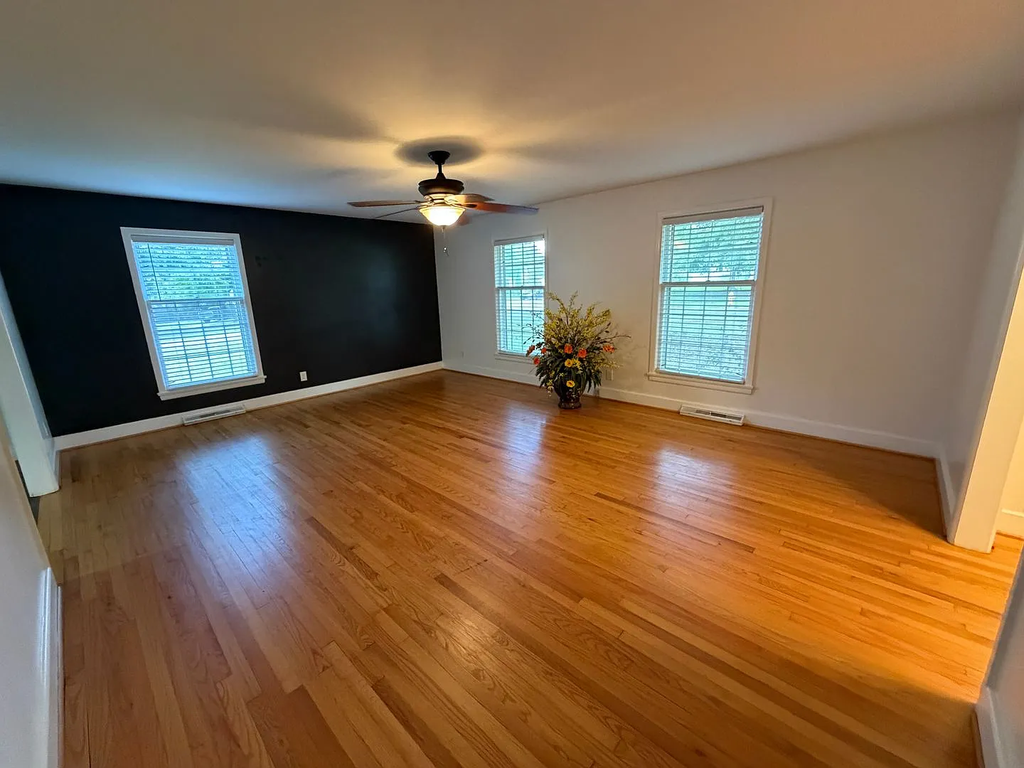 3BR Home with Sunroom & Carport — Photo 4