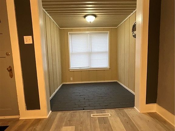 4th image of 3740 Marlamont Way